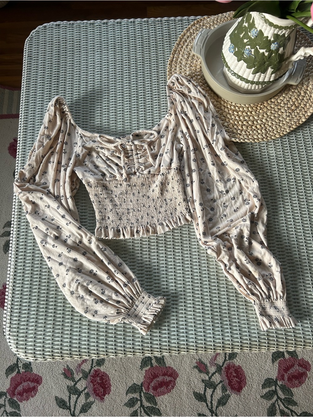 chic Beige Floral Smocked Puff-Sleeve Crop Top